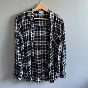 Garage Black and White Soft Thin Flannel Sz M